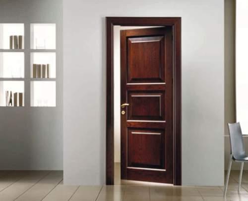 Solid-wooden-door-used-in-the-interior